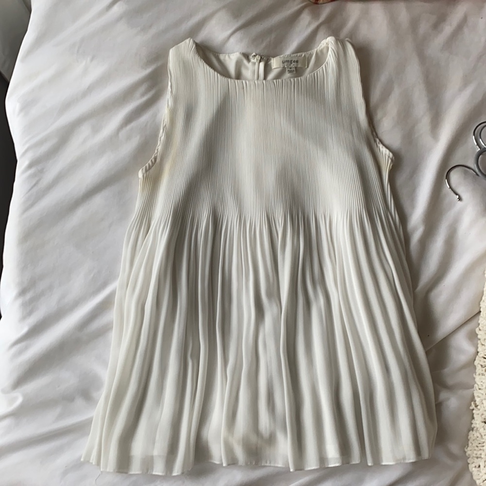 Umgee women’s white creped white cream tank blouse